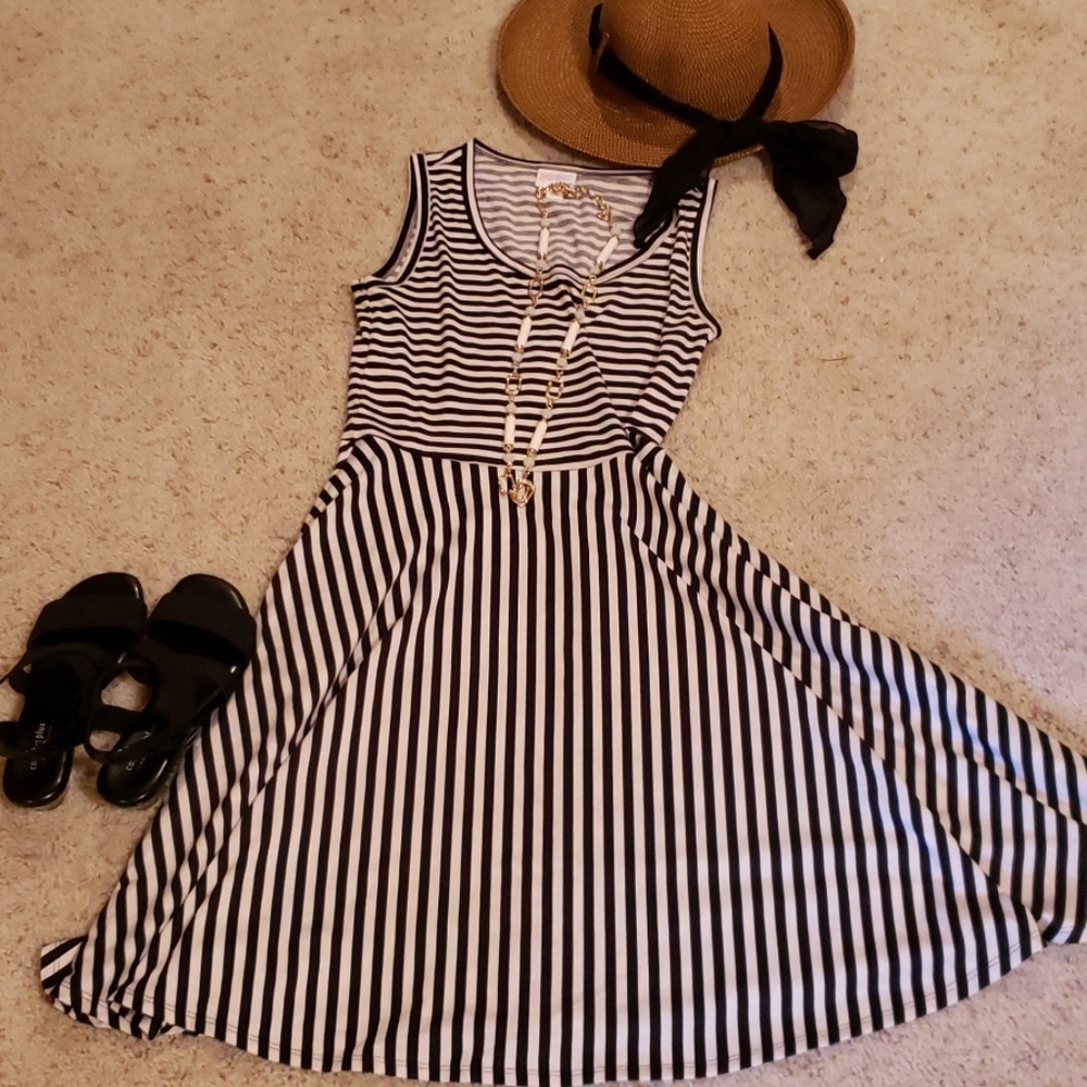 Lularoe Nicki, accessories not included